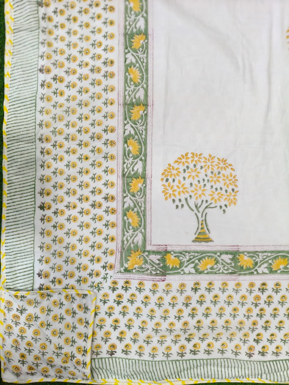 Sunehri Phool Tree Garden Reversible Hand-Block Dohar original product photograph